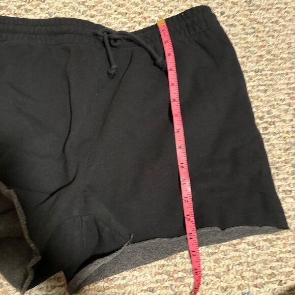 NWT Aritzia TNA Cozy Fleece Boyfriend Hi-Rise Mini Short Black- Size XL - Picture 7 of 9